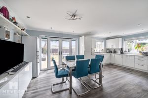 Kitchen/Diner- click for photo gallery